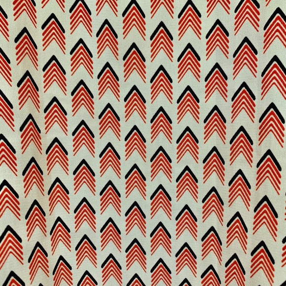 Pomelo Chiffon Priya Chevron Arrowhead Print Jersey Sleeveless Blouse Tank Top - Picture 5 of 7